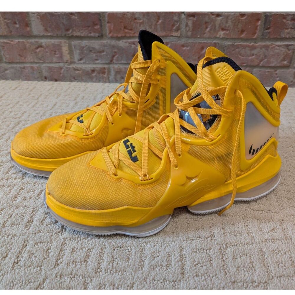Nike LeBron 19 XIX Hard Hat Basketball Shoes Mens Size 17 Yellow CZ0203-700